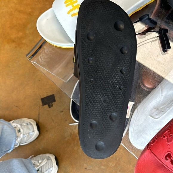Off white slides - Picture 2 of 4